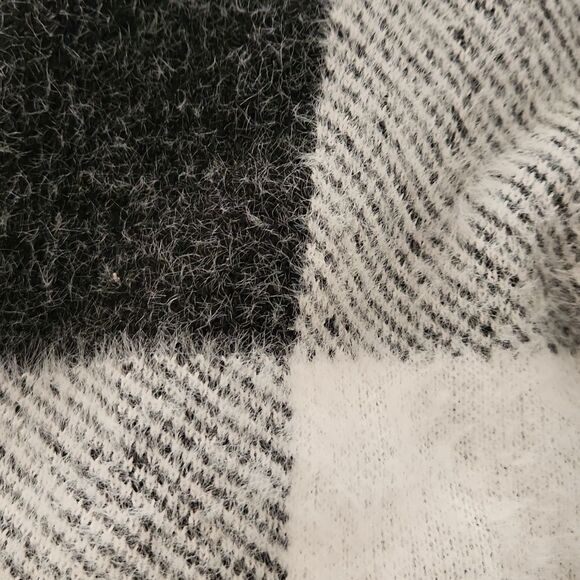 ELLE women's size medium black and white block print sweater - Picture 7 of 7